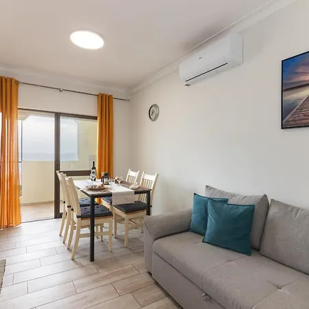 Quaint View - Da Rocha