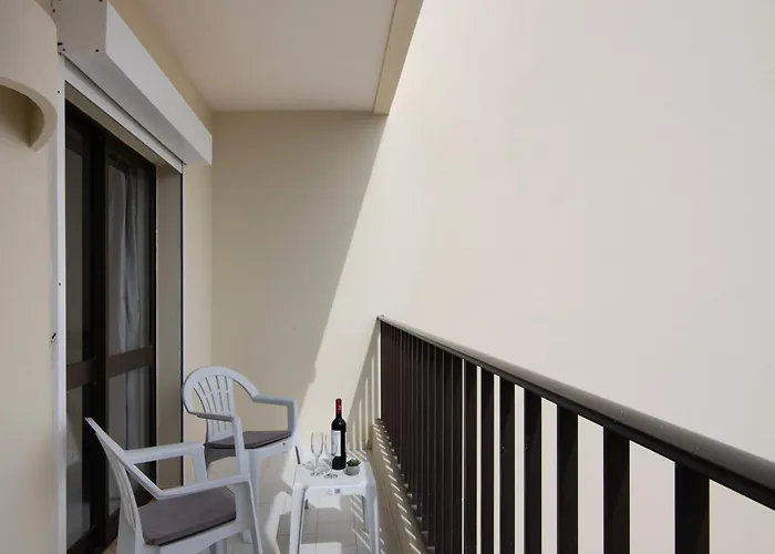 Quaint View - Da Rocha